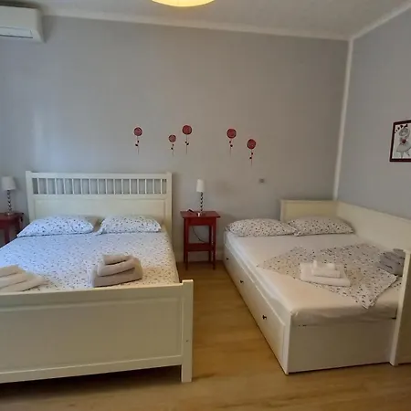 Nadine Bed & Breakfast 3*