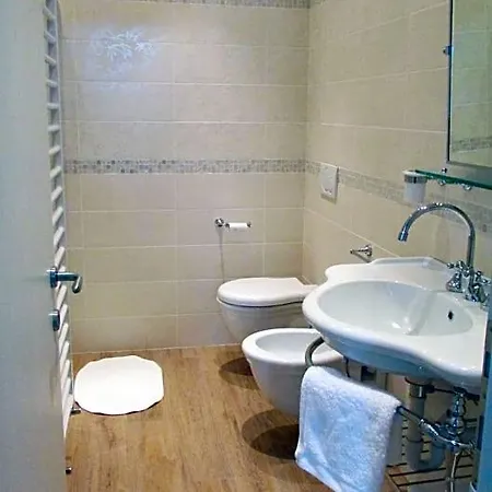 B&B Nadine Forli - Cura, Stile E Ospitalita Con Parcheggio Gratuito