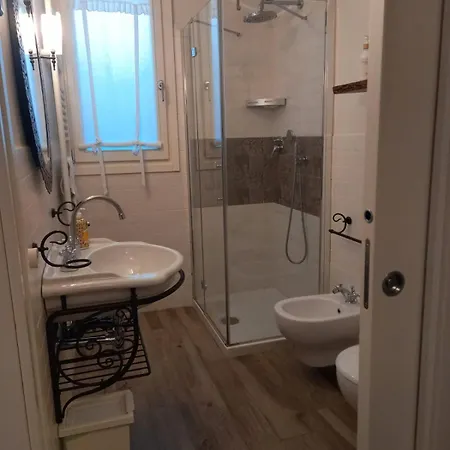 B&B Nadine Forli - Cura, Stile E Ospitalita Con Parcheggio Gratuito ベッド・アンド・ブレックファスト