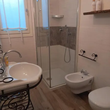 B&B Nadine Forli - Cura, Stile E Ospitalita Con Parcheggio Gratuito フォルリ